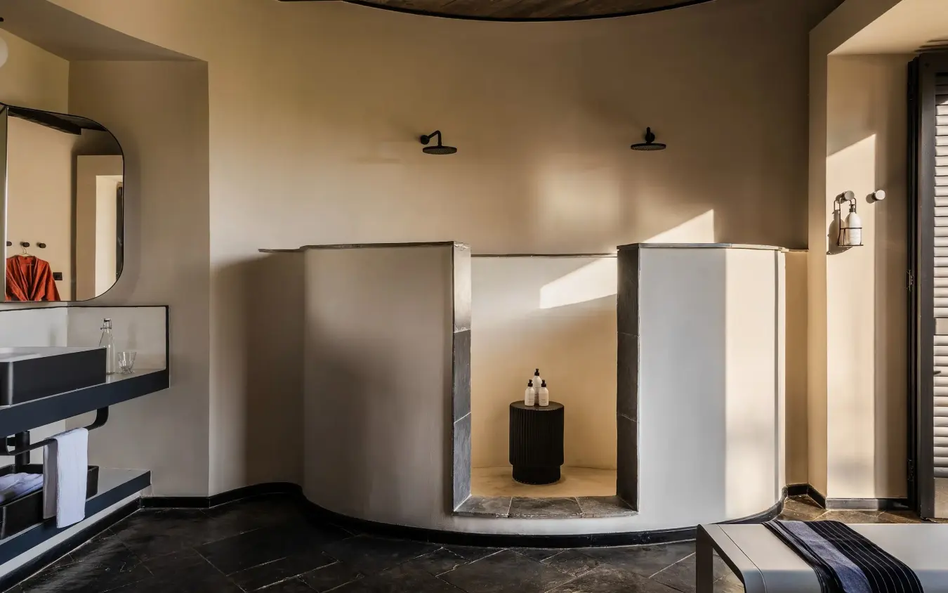 Modern bathroom suite with curved shower enclosure and rainfall showerheads, Angama Amboseli, Amboseli and Chyulu Hills, Kenya