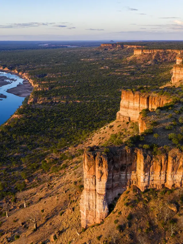 River gorge with golden cliffs and dense forest landscape, Chilo Gorge Safari Lodge, Gonarezhou & Malilangwe, Zimbabwe