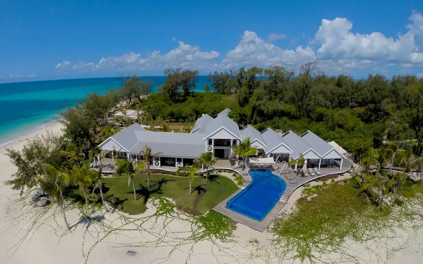 Beachfront luxury resort with pool and white bungalows overlooking turquoise ocean, Thanda Island, Mafia Archipelago, Tanzania