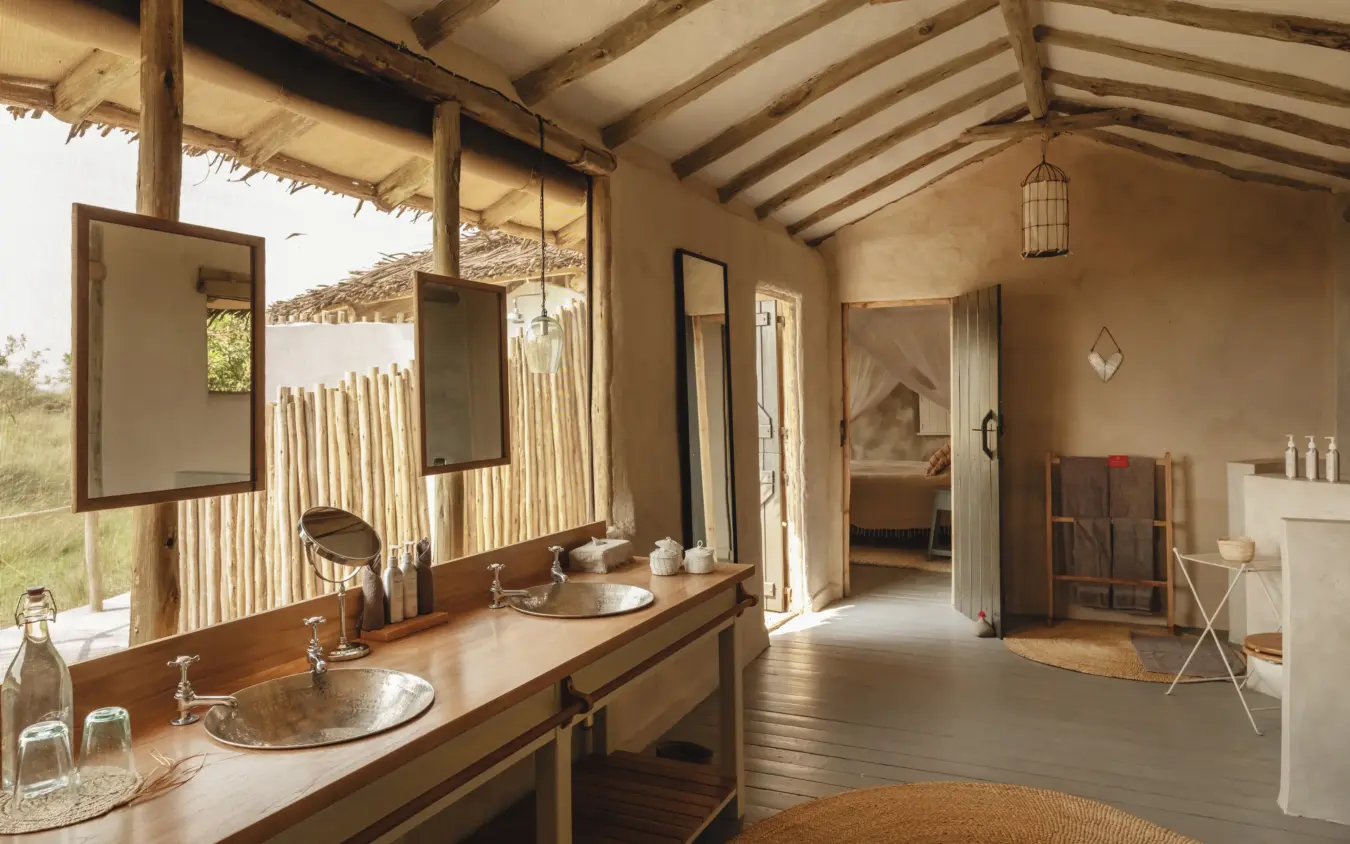 Open-air bathroom with double vanity overlooking grassland landscape, Lamai Serengeti, Serengeti National Park, Tanzania
