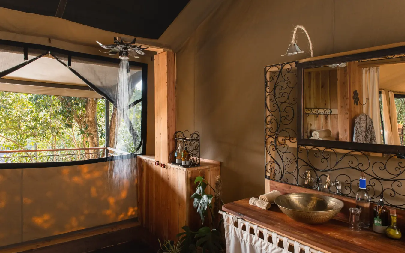 Luxury safari lodge bathroom with outdoor shower and savanna views, Serian “The Original”, Maasai Mara, Kenya